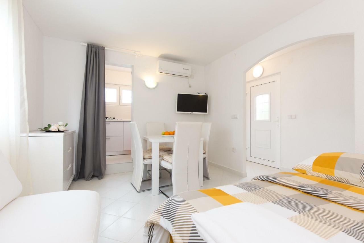 Apartments Bernarda Skrbcici Екстер'єр фото
